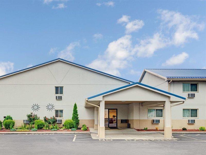Super 8 By Wyndham Indianapolis Emerson Exterior foto
